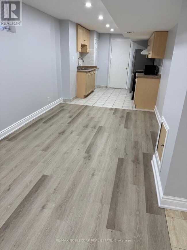 5645 Longford Dr in Mississauga, ON - Building Photo - Building Photo