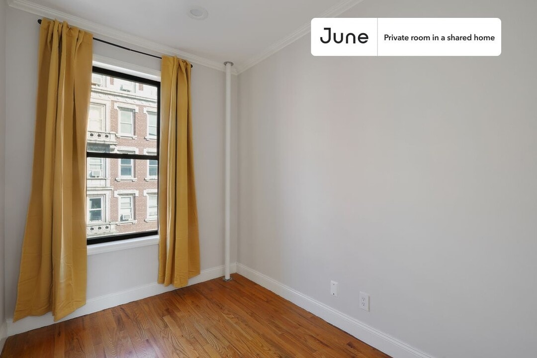 Room in Shared 4 bed/1 bath home in New York, NY - Building Photo