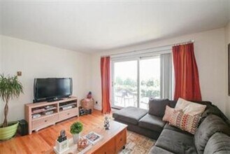 382 E 8th St, Unit #5 in Boston, MA - Building Photo - Building Photo