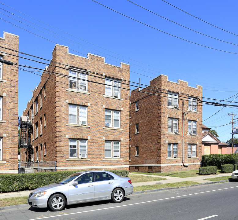 1240 Fairfield Ave in Bridgeport, CT - Building Photo