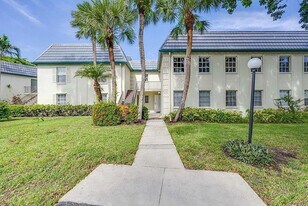 209 Bobolink Way in Naples, FL - Building Photo
