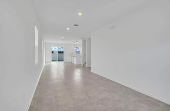 2550 Skyline Lp in Kissimmee, FL - Foto de edificio - Building Photo