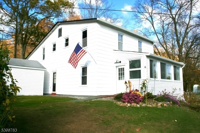 property at 6 Bird Ln