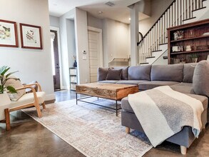 803B Dawson Rd in Austin, TX - Foto de edificio - Building Photo