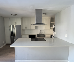 951 Locust Ave, Unit 7 in Long Beach, CA - Foto de edificio - Building Photo
