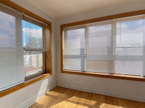 3429 W Hirsch St, Unit #3E in Chicago, IL - Foto de edificio - Building Photo