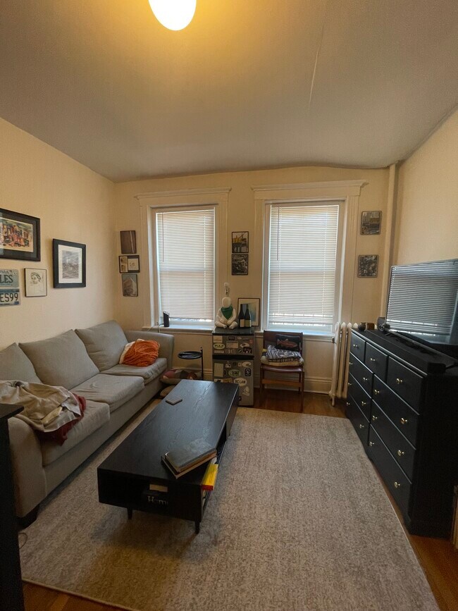 198 Strathmore Rd, Unit 3 in Boston, MA - Building Photo - Building Photo