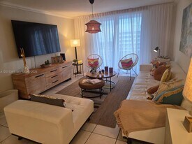 5555 Collins Ave in Miami Beach, FL - Building Photo