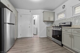 262 Parker Ave in Clifton, NJ - Building Photo - Building Photo