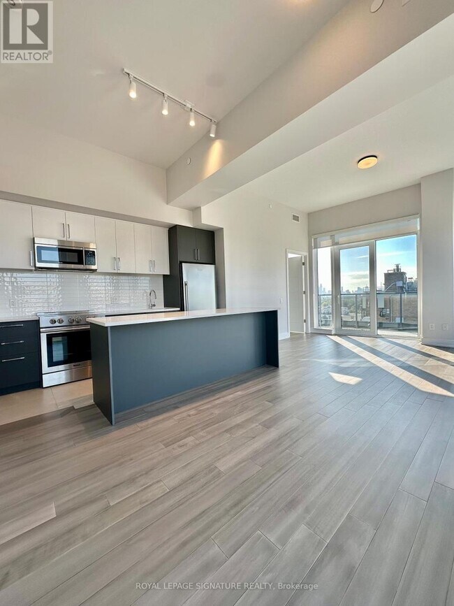 2525 Bathurst St in Toronto, ON - Building Photo - Building Photo