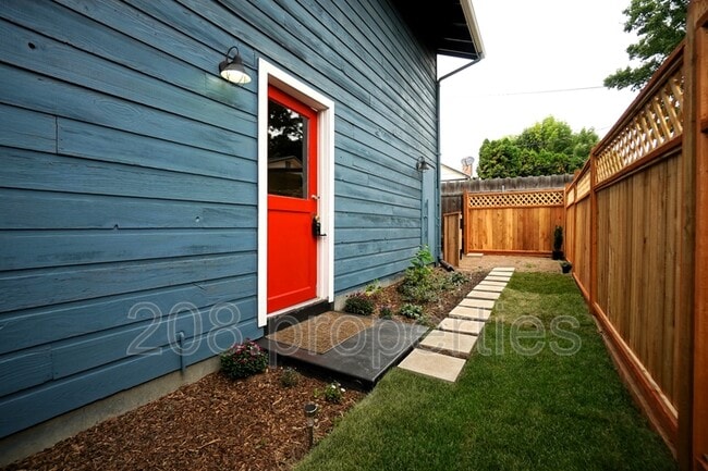property at 1615 N 7th St
