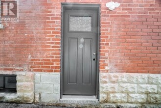 25 Chamberlain Ave in Toronto, ON - Building Photo - Building Photo