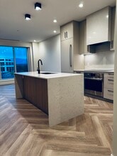 3340 Lakeshore Rd in Kelowna, BC - Building Photo - Building Photo
