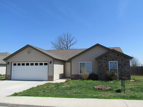 276 Settlers Pass in Waynesville, MO - Building Photo - Building Photo