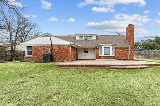 Charming 5BR Fort Worth home with big backyard & patio in Fort Worth, TX - Building Photo - Building Photo