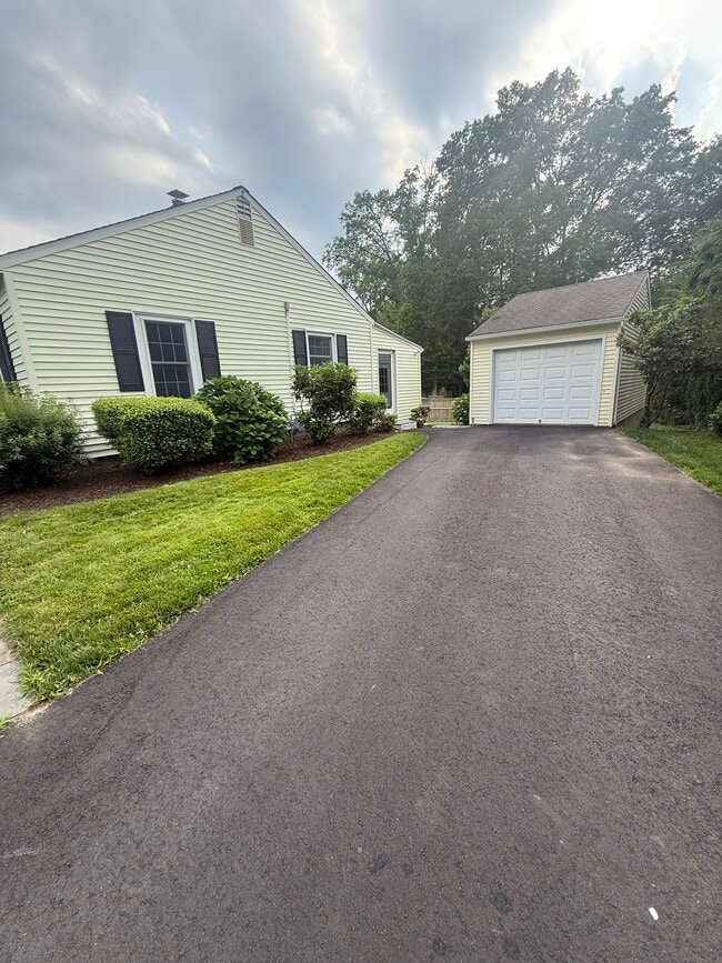 14 Circle Dr in Greenwich, CT - Building Photo - Building Photo