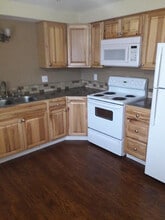 Cottonwood Manor in Albany, OR - Building Photo - Building Photo