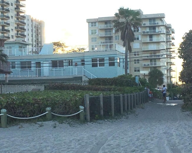 1500 S Surf Rd in Hollywood, FL - Building Photo - Building Photo