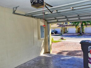1162 Imperial Lake Rd in West Palm Beach, FL - Foto de edificio - Building Photo
