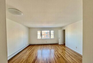 203 Zabriskie St in Jersey City, NJ - Building Photo - Building Photo