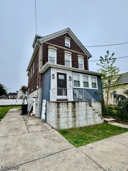 property at 33 Jeanette St