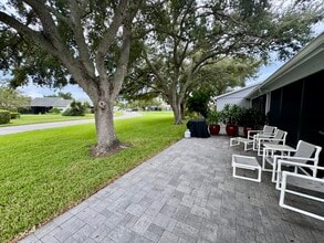 198 Somerset Cir N in Dunedin, FL - Foto de edificio - Building Photo