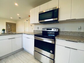 12130 SW 215th St in Miami, FL - Building Photo - Building Photo