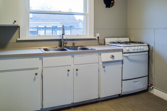 525 N Simpson St in Portland, OR - Building Photo - Building Photo