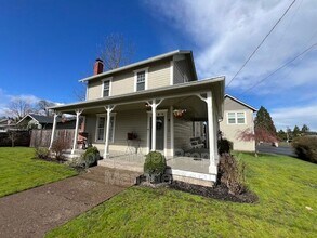 1745 College St in Philomath, OR - Building Photo - Building Photo
