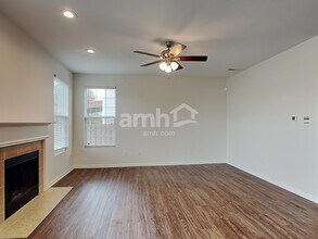 19327 Fox Chase Dr in Noblesville, IN - Foto de edificio - Building Photo