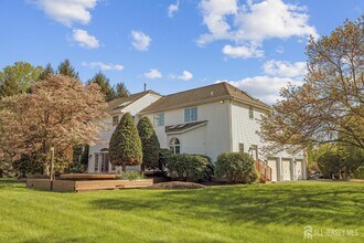 4 Stults Dr in Plainsboro, NJ - Foto de edificio - Building Photo