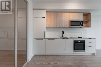 1185 Dupont St in Toronto, ON - Building Photo - Building Photo