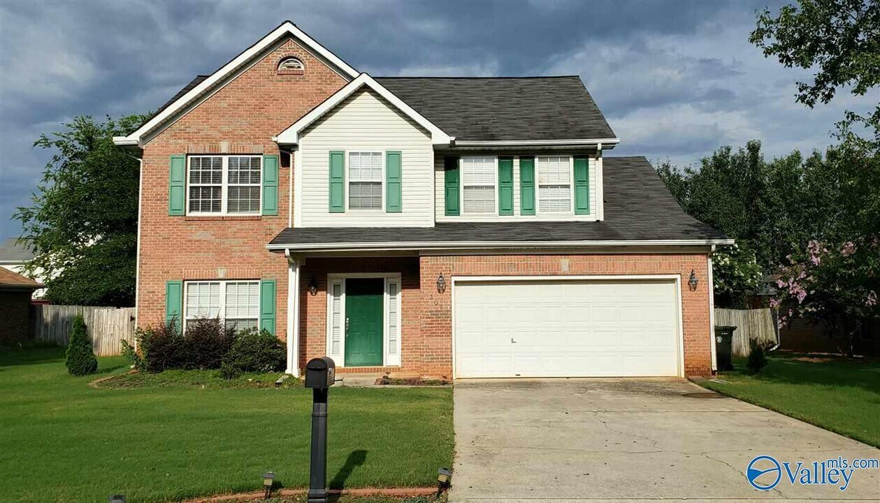306 Holly Springs Dr in Madison, AL - Building Photo