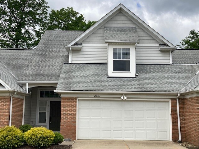 2576 Woodruff Ct in Westlake, OH - Foto de edificio