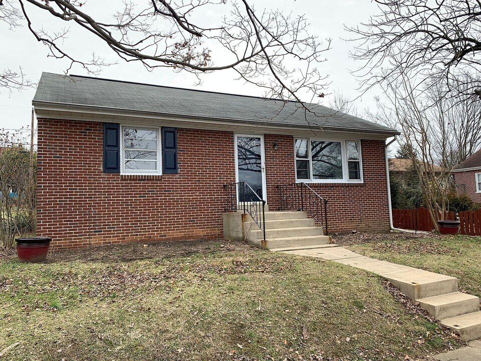 525 Hilton Dr in Lancaster, PA - Building Photo