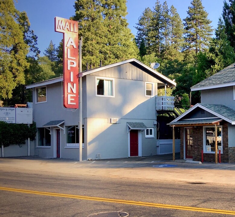 23930 Lake Drive, Unit 202 in Crestline, CA - Building Photo