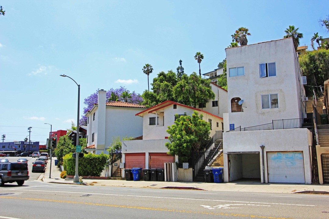 1305 Silver Lake Blvd in Los Angeles, CA - Building Photo