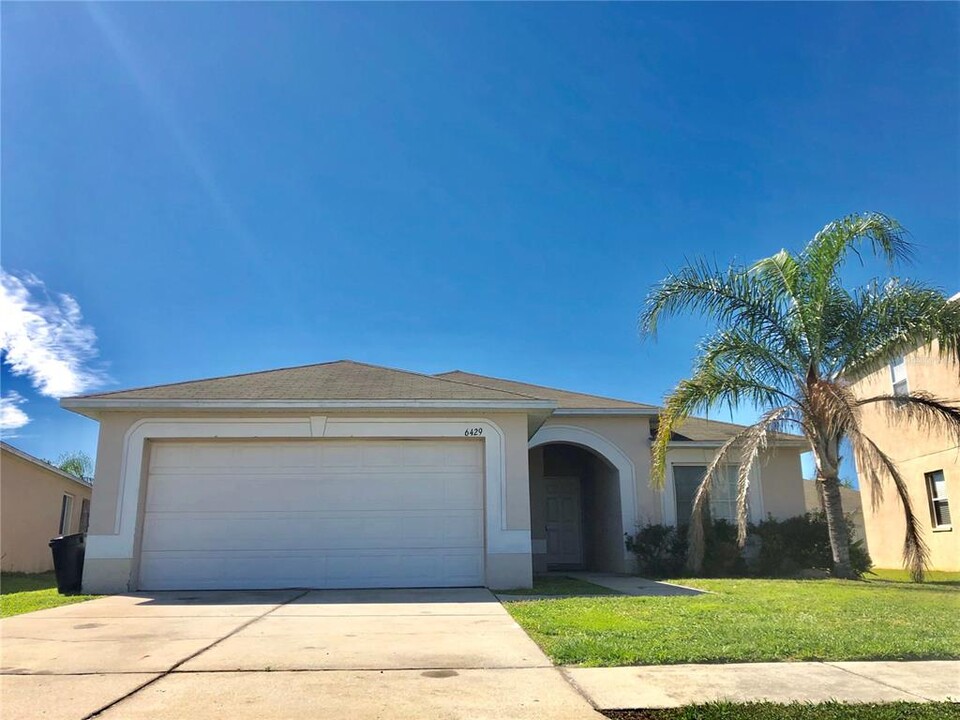 6429 Pine Top Way in Wesley Chapel, FL - Building Photo