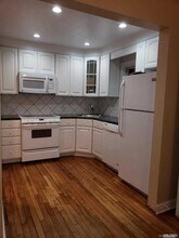 75 Searingtown Rd in Albertson, NY - Building Photo - Building Photo