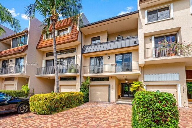 6124 Paradise Point Dr in Palmetto Bay, FL - Building Photo - Building Photo
