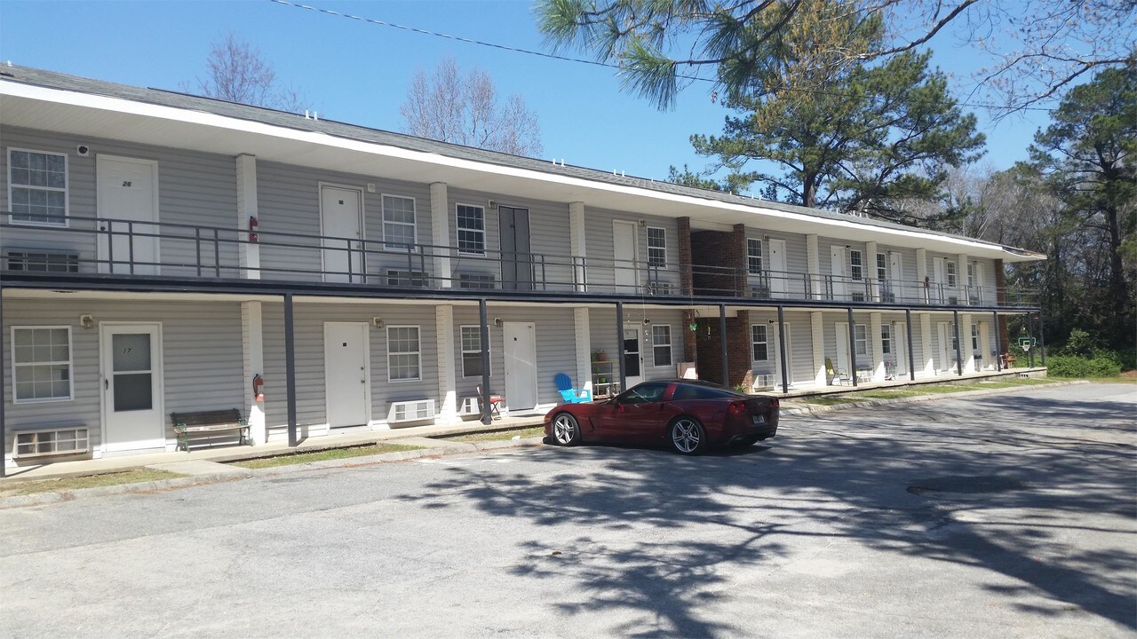 124 Peacock St-Unit -20 in Cochran, GA - Foto de edificio