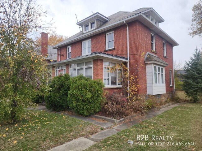 1571 Dille Rd in Euclid, OH - Building Photo - Building Photo