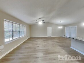 212 Hemlock Dr in Stockbridge, GA - Foto de edificio - Building Photo