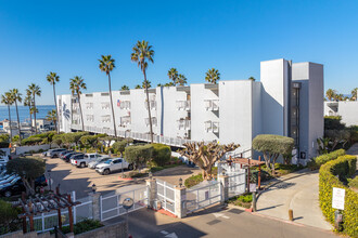 610-660 The Village in Redondo Beach, CA - Building Photo - Building Photo