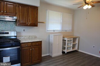 332 Bailey Ave in Maple Shade, NJ - Building Photo - Building Photo