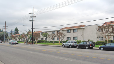 Chatsworth Gardens West in Chatsworth, CA - Building Photo - Building Photo