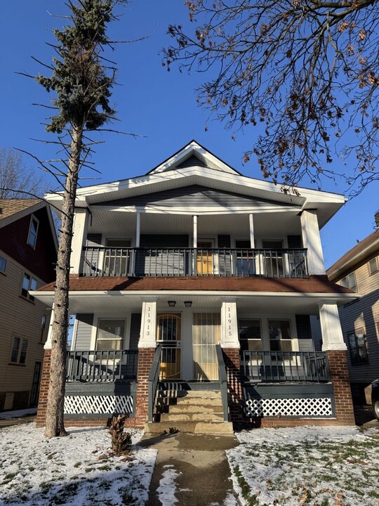 11913 Cromwell Ave, Unit Upstairs in Cleveland, OH - Foto de edificio