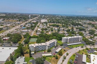 4440 Ironwood Cir in Bradenton, FL - Foto de edificio - Building Photo