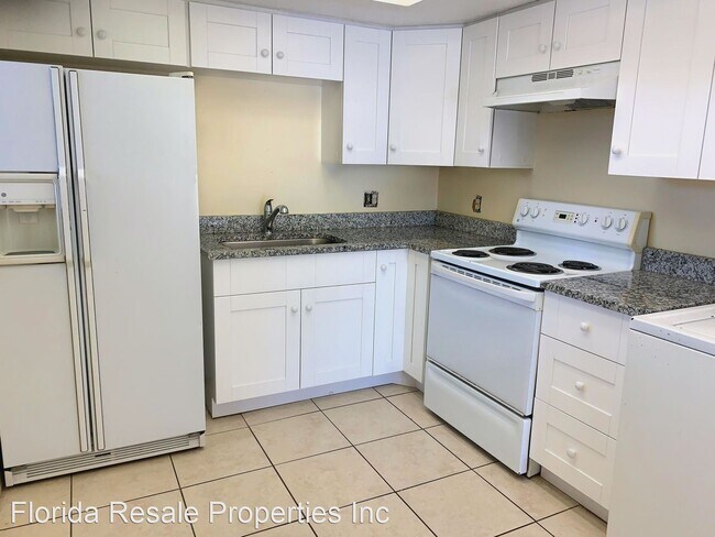 2935 SE 15th Pl in Cape Coral, FL - Building Photo - Building Photo