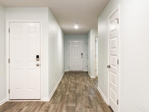 5590 Guinevere Ln in Milton, FL - Foto de edificio - Building Photo